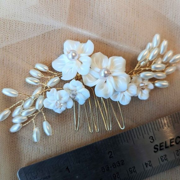 Flower & vine pearl hair comb + 5 more wedding accessories bundle - Picture 2 of 10